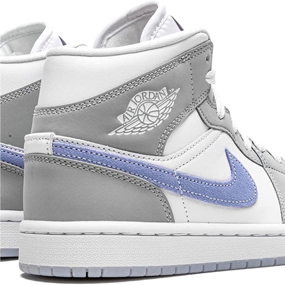 Women’s AIR JORDAN 1 MID NEW IN BOX - Picture 4 of 10